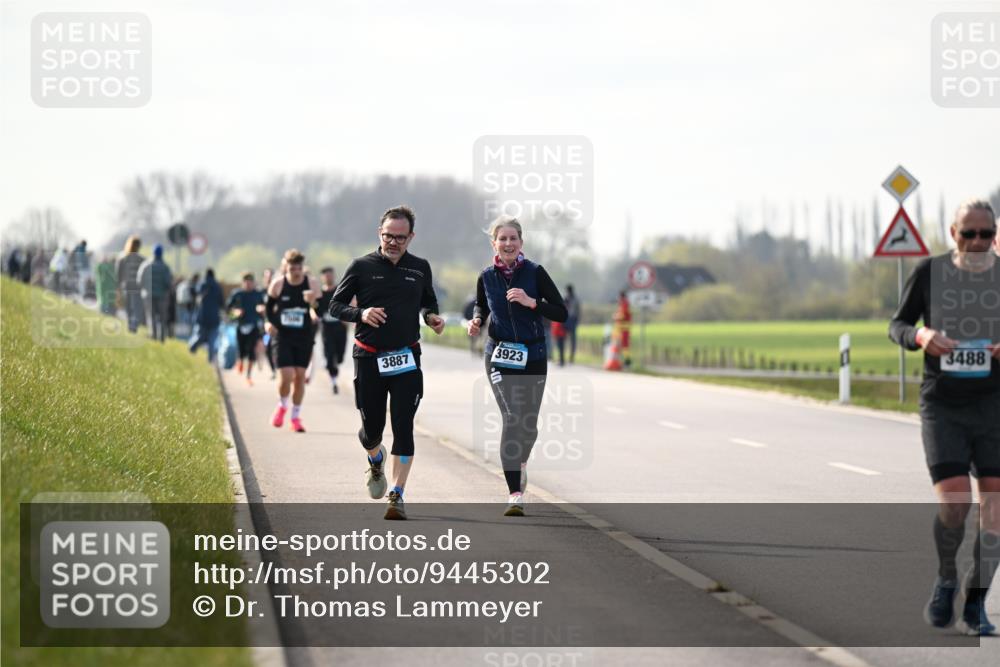 12.04.2026 - 45. Internationalen Wilhelmsburger Insellauf Dr. Thomas Lammeyer http://msf.ph/oto/9445302 12.04.2026 10:22:33 Laufen 3887, 3923, 3488 meine-sportfotos.de