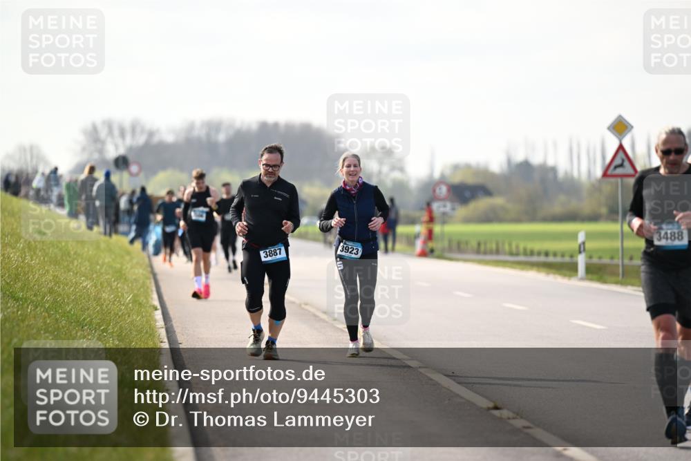 12.04.2026 - 45. Internationalen Wilhelmsburger Insellauf Dr. Thomas Lammeyer http://msf.ph/oto/9445303 12.04.2026 10:22:33 Laufen 3887, 3923, 3488 meine-sportfotos.de