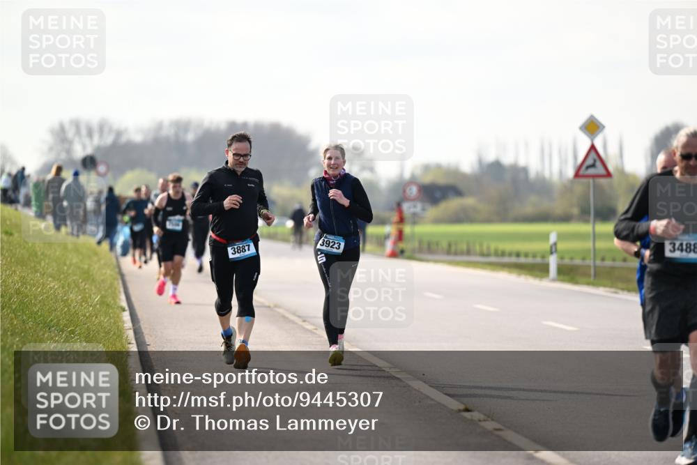 12.04.2026 - 45. Internationalen Wilhelmsburger Insellauf Dr. Thomas Lammeyer http://msf.ph/oto/9445307 12.04.2026 10:22:34 Laufen 3887, 3923, 3488 meine-sportfotos.de