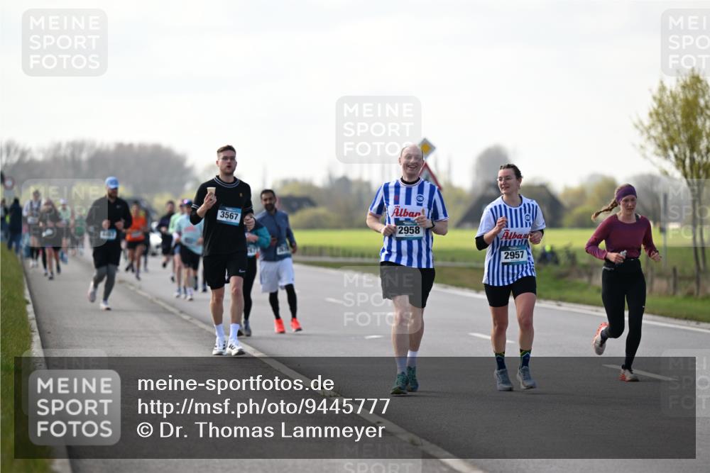 12.04.2026 - 45. Internationalen Wilhelmsburger Insellauf Dr. Thomas Lammeyer http://msf.ph/oto/9445777 12.04.2026 10:24:25 Laufen 3567, 2958, 2957 meine-sportfotos.de