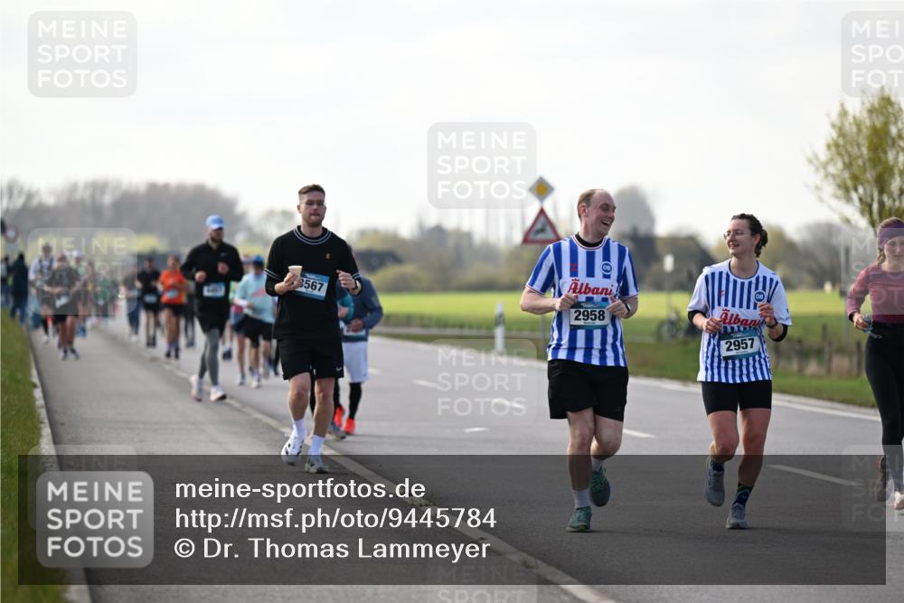 12.04.2026 - 45. Internationalen Wilhelmsburger Insellauf Dr. Thomas Lammeyer http://msf.ph/oto/9445784 12.04.2026 10:24:26 Laufen 3567, 2958, 2957 meine-sportfotos.de
