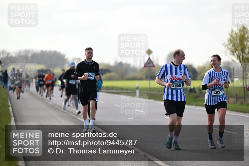 12.04.2026 - 45. Internationalen Wilhelmsburger Insellauf Dr. Thomas Lammeyer http://msf.ph/oto/9445787 12.04.2026 10:24:27 Laufen 567, 2958, 2957 meine-sportfotos.de