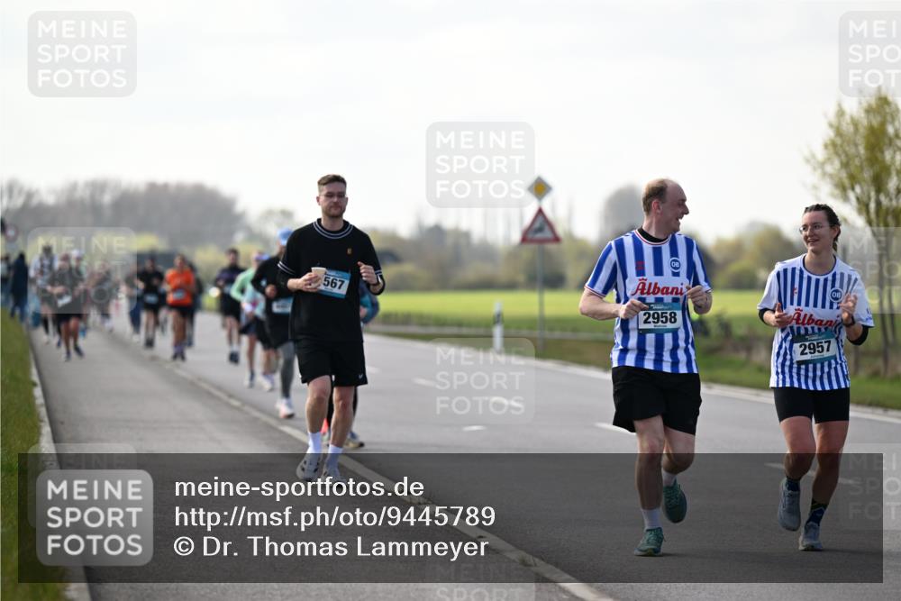 12.04.2026 - 45. Internationalen Wilhelmsburger Insellauf Dr. Thomas Lammeyer http://msf.ph/oto/9445789 12.04.2026 10:24:27 Laufen 567, 2958, 2957 meine-sportfotos.de