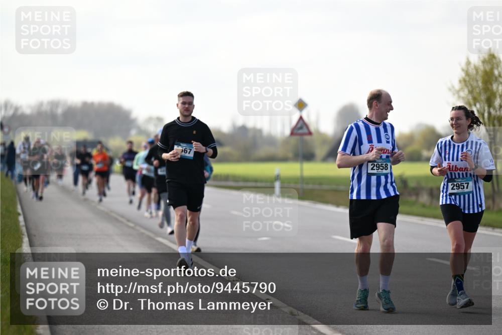 12.04.2026 - 45. Internationalen Wilhelmsburger Insellauf Dr. Thomas Lammeyer http://msf.ph/oto/9445790 12.04.2026 10:24:27 Laufen 67, 2958, 2957 meine-sportfotos.de