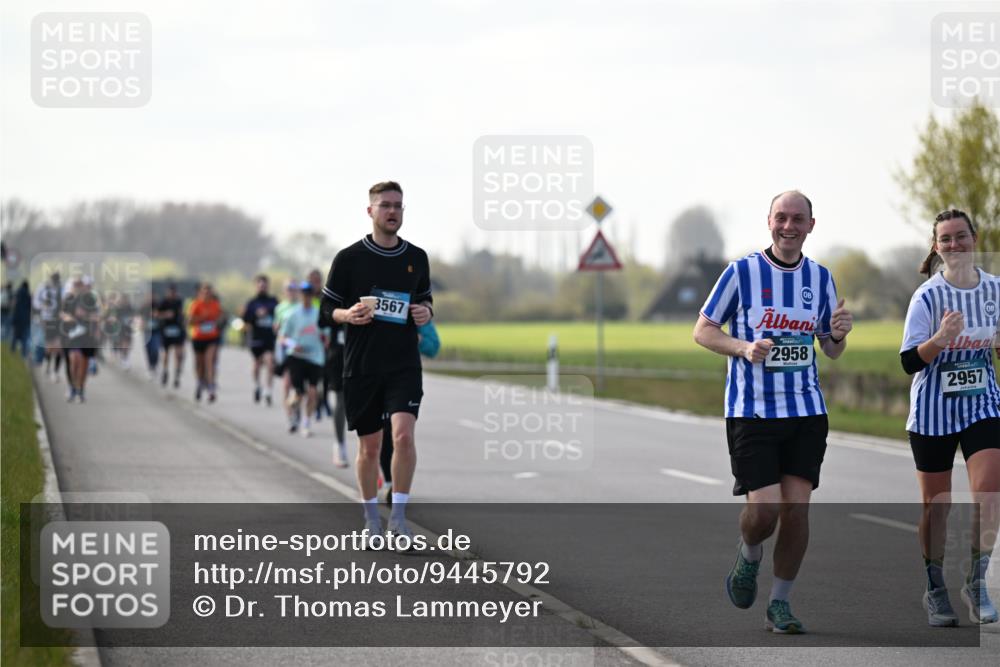 12.04.2026 - 45. Internationalen Wilhelmsburger Insellauf Dr. Thomas Lammeyer http://msf.ph/oto/9445792 12.04.2026 10:24:27 Laufen 3567, 2958, 2957 meine-sportfotos.de