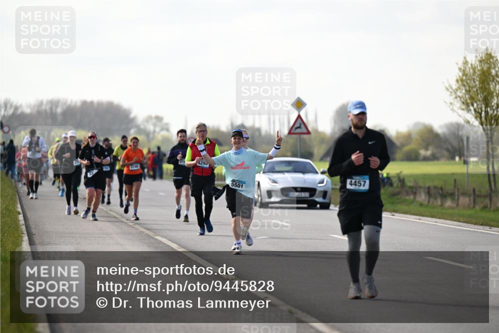 12.04.2026 - 45. Internationalen Wilhelmsburger Insellauf Dr. Thomas Lammeyer http://msf.ph/oto/9445828 12.04.2026 10:24:34 Laufen 5740, 429, 5501, 4457 meine-sportfotos.de