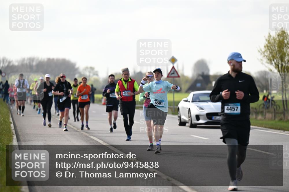 12.04.2026 - 45. Internationalen Wilhelmsburger Insellauf Dr. Thomas Lammeyer http://msf.ph/oto/9445838 12.04.2026 10:24:35 Laufen 429, 5501, 4457 meine-sportfotos.de