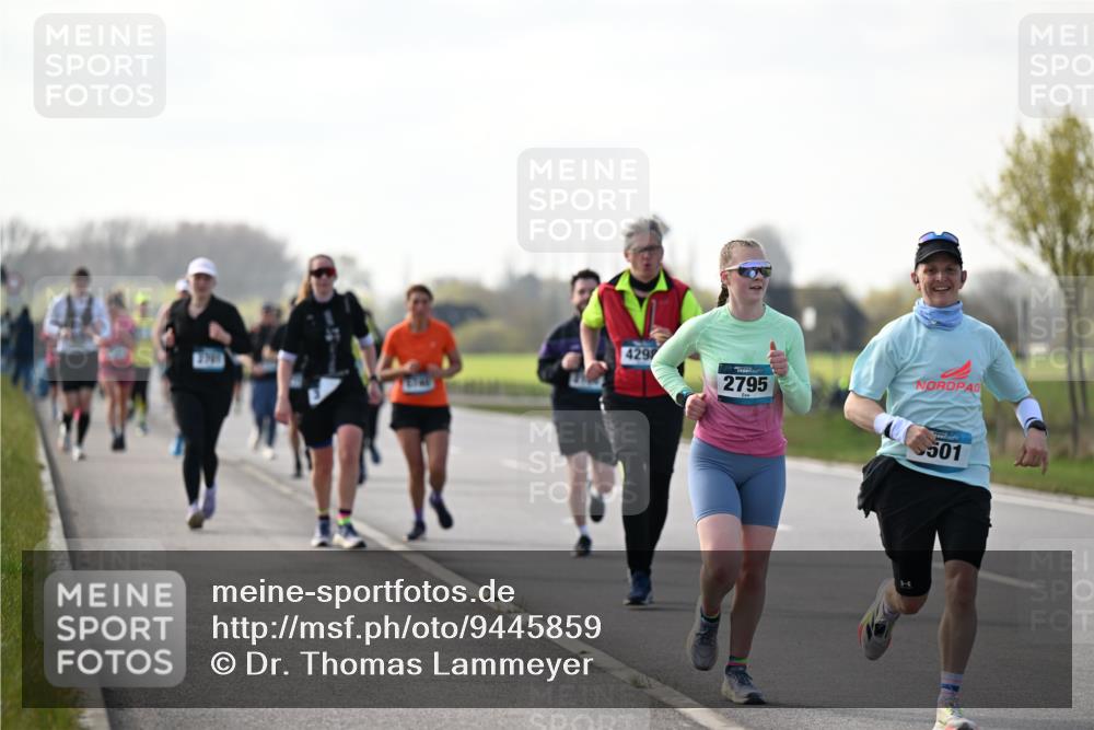 12.04.2026 - 45. Internationalen Wilhelmsburger Insellauf Dr. Thomas Lammeyer http://msf.ph/oto/9445859 12.04.2026 10:24:39 Laufen 429, 2795, 501 meine-sportfotos.de