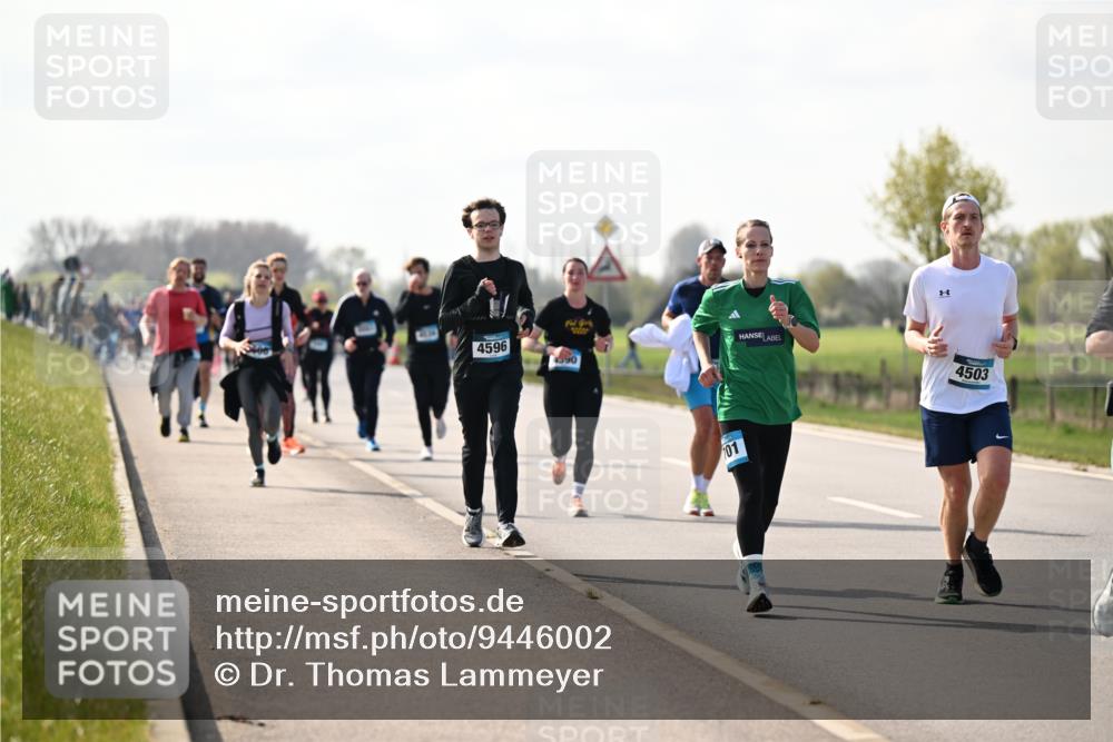 12.04.2026 - 45. Internationalen Wilhelmsburger Insellauf Dr. Thomas Lammeyer http://msf.ph/oto/9446002 12.04.2026 10:25:08 Laufen 4596, 590, 101, 4503 meine-sportfotos.de