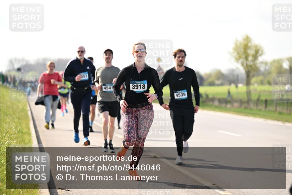 12.04.2026 - 45. Internationalen Wilhelmsburger Insellauf Dr. Thomas Lammeyer http://msf.ph/oto/9446046 12.04.2026 10:25:15 Laufen 4541, 3918, 4539 meine-sportfotos.de