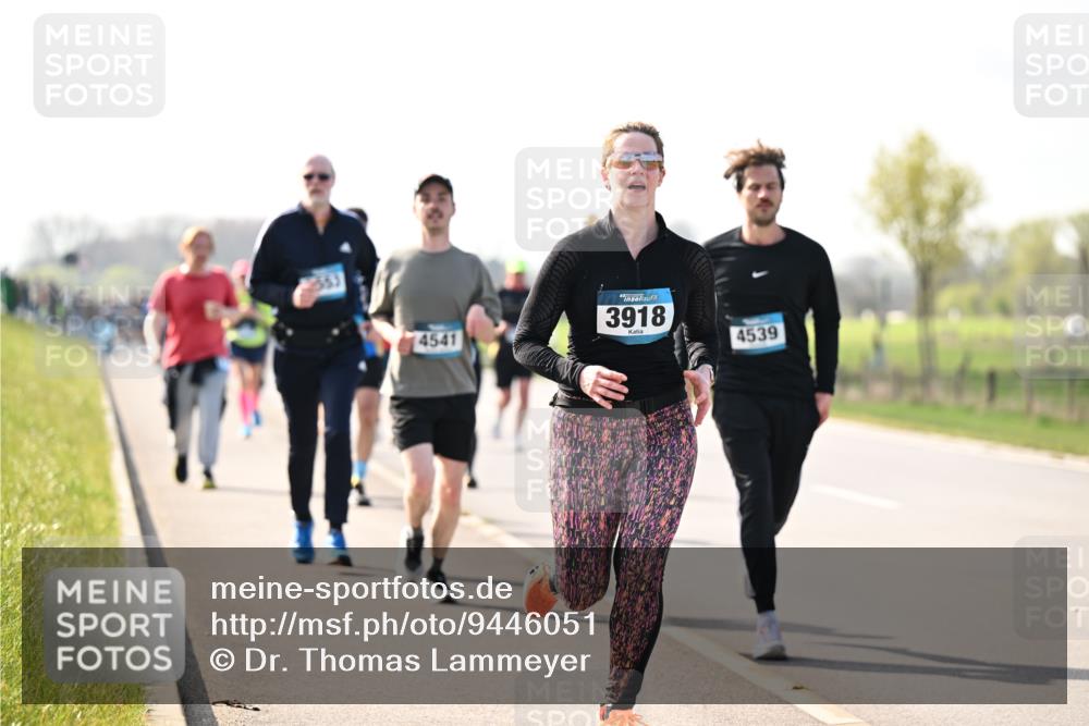 12.04.2026 - 45. Internationalen Wilhelmsburger Insellauf Dr. Thomas Lammeyer http://msf.ph/oto/9446051 12.04.2026 10:25:15 Laufen 4541, 3918, 4539 meine-sportfotos.de