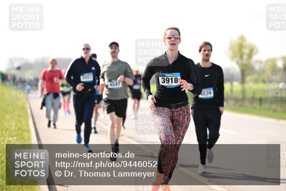 12.04.2026 - 45. Internationalen Wilhelmsburger Insellauf Dr. Thomas Lammeyer http://msf.ph/oto/9446052 12.04.2026 10:25:15 Laufen 4541, 3918, 4539 meine-sportfotos.de
