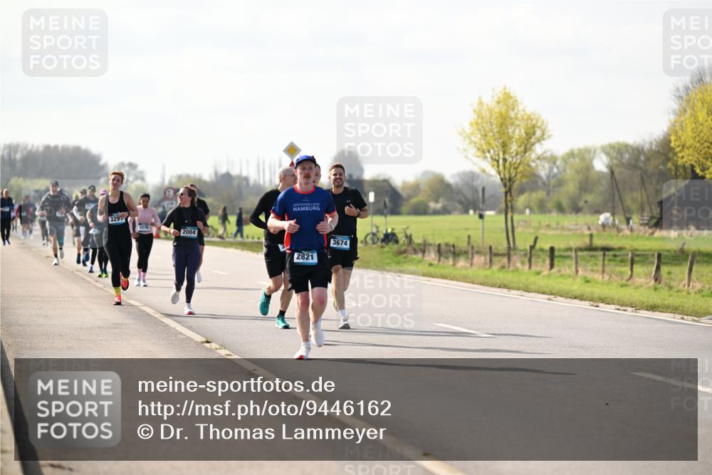 12.04.2026 - 45. Internationalen Wilhelmsburger Insellauf Dr. Thomas Lammeyer http://msf.ph/oto/9446162 12.04.2026 10:25:40 Laufen 329, 5576, 2004, 2821, 3674 meine-sportfotos.de