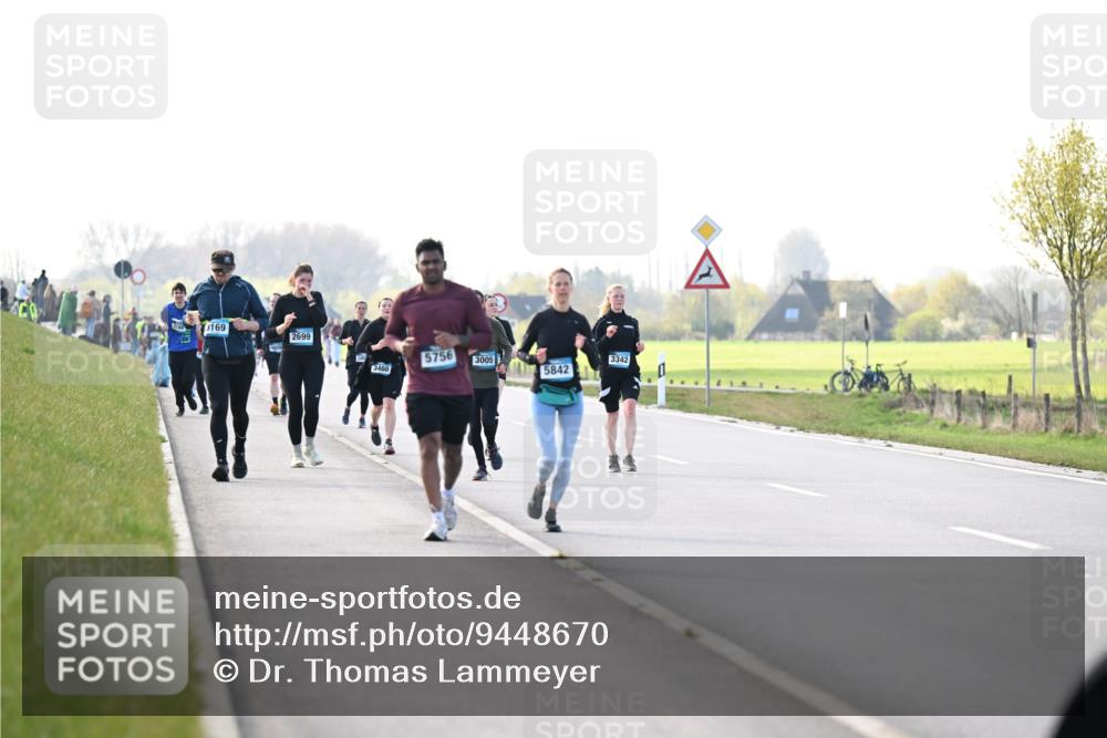 12.04.2026 - 45. Internationalen Wilhelmsburger Insellauf Dr. Thomas Lammeyer http://msf.ph/oto/9448670 12.04.2026 10:35:58 Laufen 169, 2699, 3460, 5756, 3005, 5842, 3342 meine-sportfotos.de