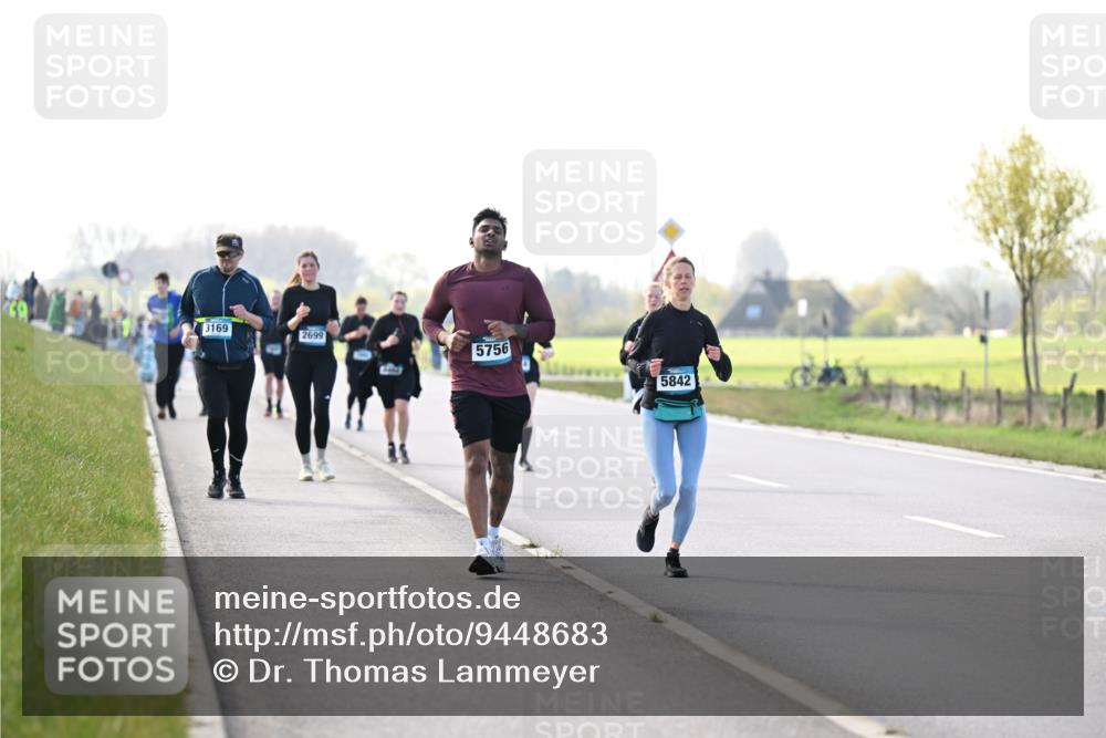12.04.2026 - 45. Internationalen Wilhelmsburger Insellauf Dr. Thomas Lammeyer http://msf.ph/oto/9448683 12.04.2026 10:36:00 Laufen 3169, 2699, 5756, 5842 meine-sportfotos.de