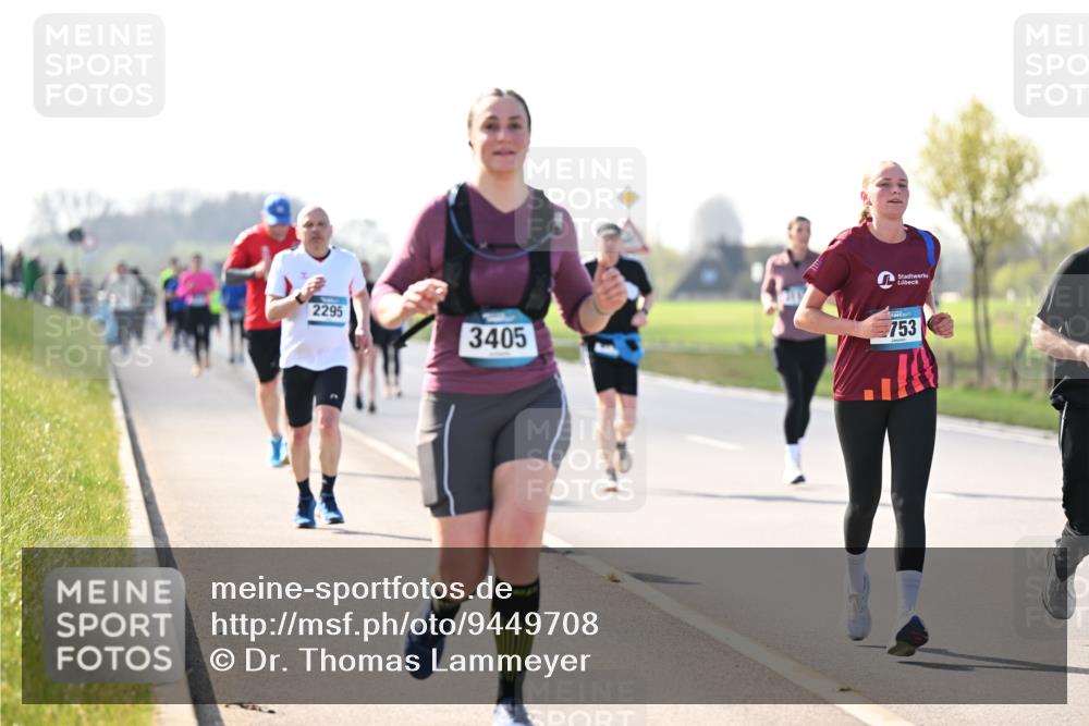 12.04.2026 - 45. Internationalen Wilhelmsburger Insellauf Dr. Thomas Lammeyer http://msf.ph/oto/9449708 12.04.2026 10:39:43 Laufen 2295, 3405, 753 meine-sportfotos.de