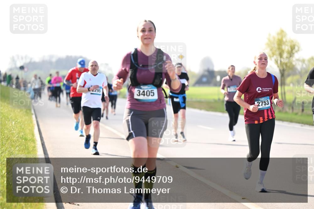 12.04.2026 - 45. Internationalen Wilhelmsburger Insellauf Dr. Thomas Lammeyer http://msf.ph/oto/9449709 12.04.2026 10:39:43 Laufen 2295, 3405, 2753 meine-sportfotos.de