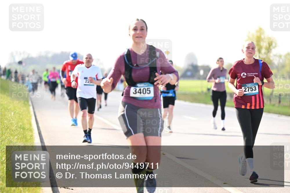 12.04.2026 - 45. Internationalen Wilhelmsburger Insellauf Dr. Thomas Lammeyer http://msf.ph/oto/9449711 12.04.2026 10:39:43 Laufen 225, 3405, 2753 meine-sportfotos.de