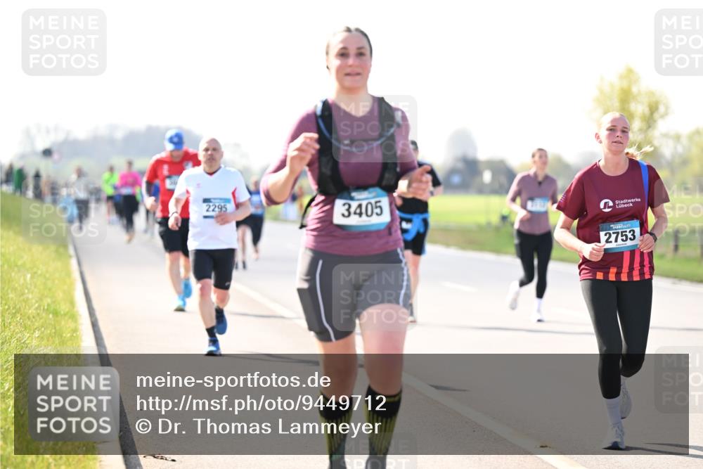 12.04.2026 - 45. Internationalen Wilhelmsburger Insellauf Dr. Thomas Lammeyer http://msf.ph/oto/9449712 12.04.2026 10:39:43 Laufen 2295, 3405, 2753 meine-sportfotos.de