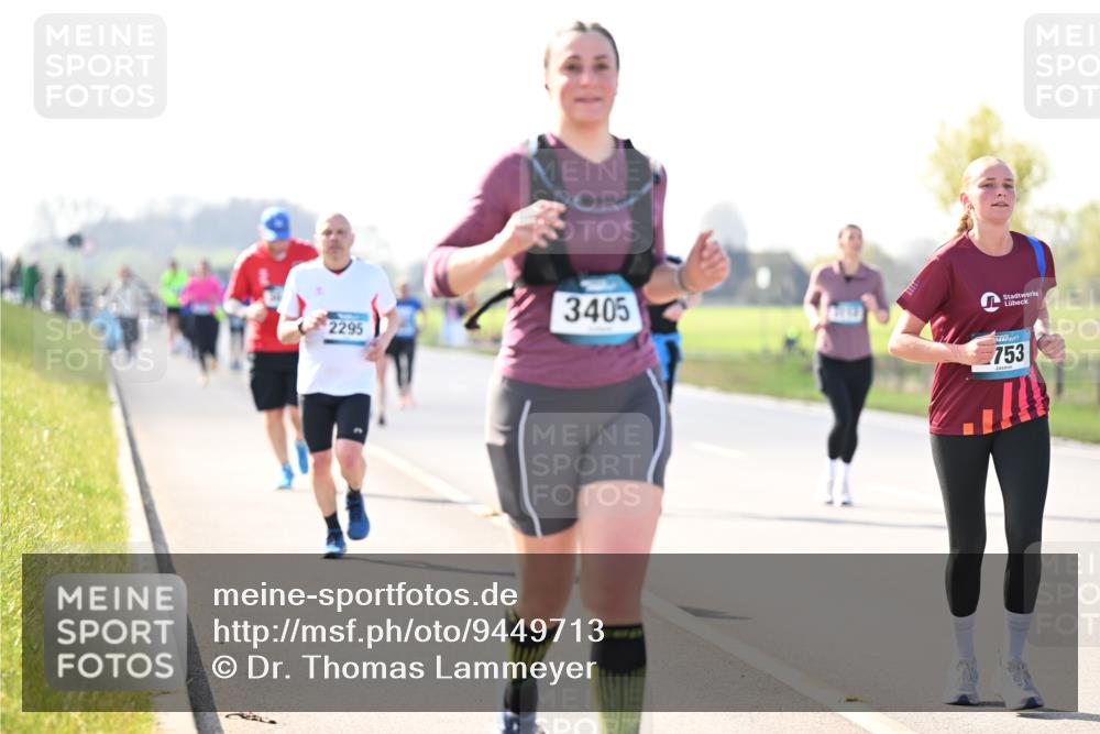 12.04.2026 - 45. Internationalen Wilhelmsburger Insellauf Dr. Thomas Lammeyer http://msf.ph/oto/9449713 12.04.2026 10:39:43 Laufen 2295, 3405, 753 meine-sportfotos.de
