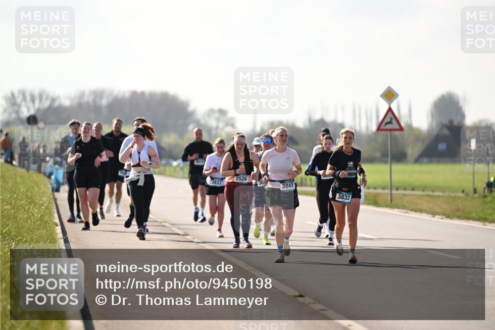 12.04.2026 - 45. Internationalen Wilhelmsburger Insellauf Dr. Thomas Lammeyer http://msf.ph/oto/9450198 12.04.2026 10:41:36 Laufen 2526, 3833, 3847, 3832 meine-sportfotos.de