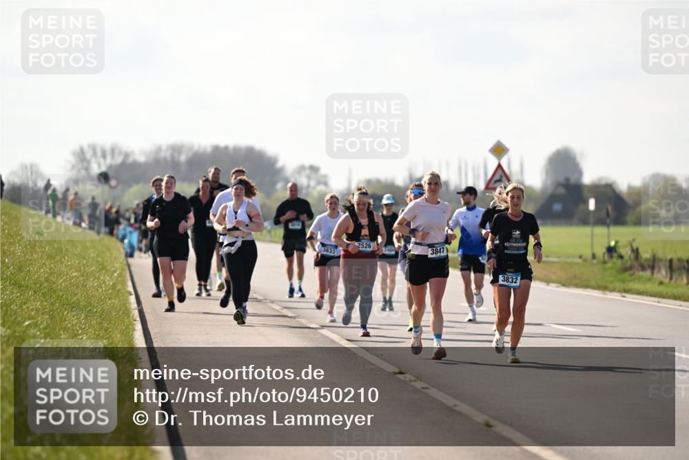 12.04.2026 - 45. Internationalen Wilhelmsburger Insellauf Dr. Thomas Lammeyer http://msf.ph/oto/9450210 12.04.2026 10:41:38 Laufen 2526, 3833, 2400, 3847, 3832 meine-sportfotos.de