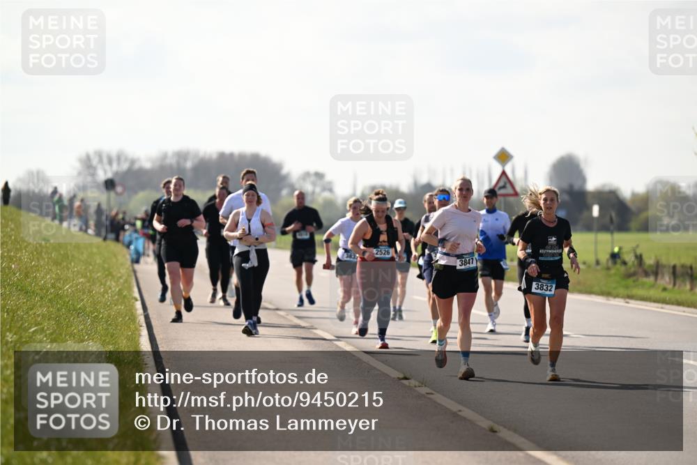 12.04.2026 - 45. Internationalen Wilhelmsburger Insellauf Dr. Thomas Lammeyer http://msf.ph/oto/9450215 12.04.2026 10:41:39 Laufen 2526, 383, 3847, 3832 meine-sportfotos.de