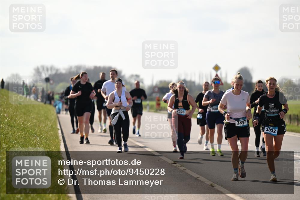 12.04.2026 - 45. Internationalen Wilhelmsburger Insellauf Dr. Thomas Lammeyer http://msf.ph/oto/9450228 12.04.2026 10:41:41 Laufen 368, 2526, 45, 3847, 3832 meine-sportfotos.de