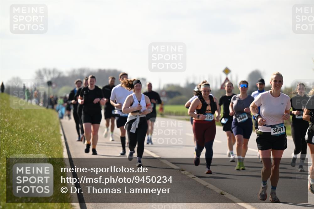 12.04.2026 - 45. Internationalen Wilhelmsburger Insellauf Dr. Thomas Lammeyer http://msf.ph/oto/9450234 12.04.2026 10:41:42 Laufen 2526, 3688, 3847, 585 meine-sportfotos.de
