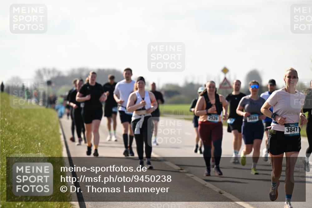 12.04.2026 - 45. Internationalen Wilhelmsburger Insellauf Dr. Thomas Lammeyer http://msf.ph/oto/9450238 12.04.2026 10:41:42 Laufen 2526, 3688, 3847 meine-sportfotos.de
