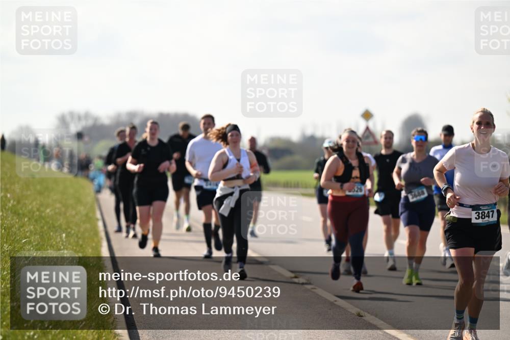 12.04.2026 - 45. Internationalen Wilhelmsburger Insellauf Dr. Thomas Lammeyer http://msf.ph/oto/9450239 12.04.2026 10:41:42 Laufen 3688, 3847 meine-sportfotos.de
