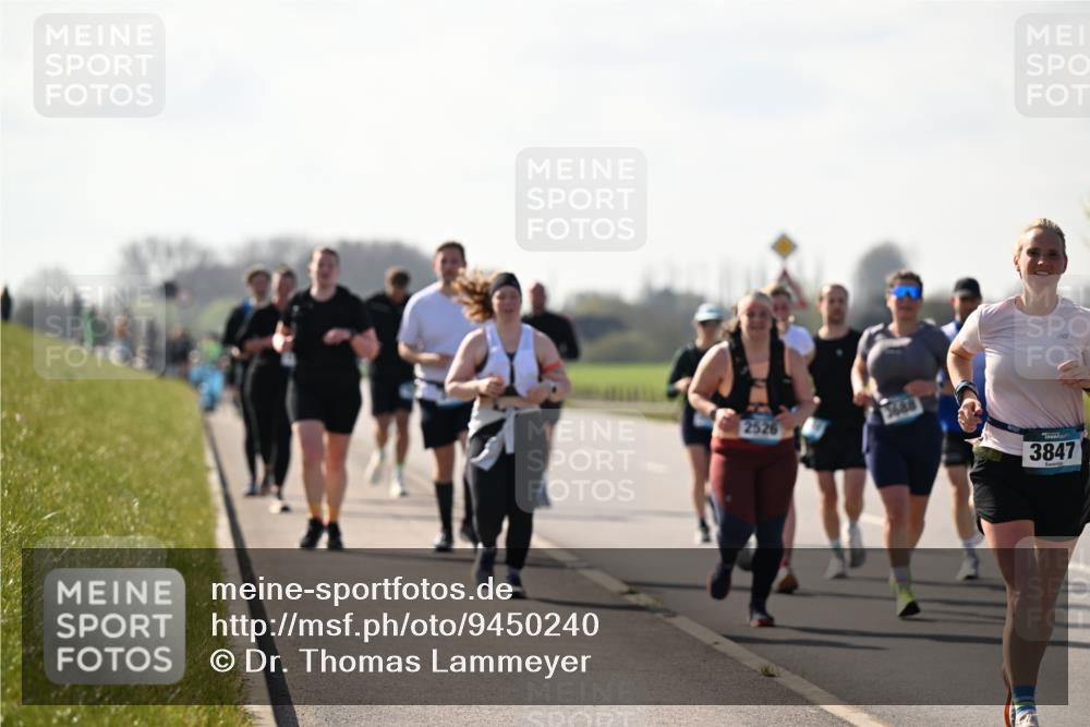 12.04.2026 - 45. Internationalen Wilhelmsburger Insellauf Dr. Thomas Lammeyer http://msf.ph/oto/9450240 12.04.2026 10:41:42 Laufen 2526, 1688, 3847 meine-sportfotos.de