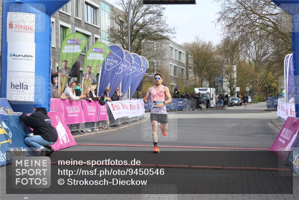 12.04.2026 - 45. Internationalen Wilhelmsburger Insellauf Strokosch-Dieckow http://msf.ph/oto/9450546 12.04.2026 10:05:44 Ziel 4342 meine-sportfotos.de