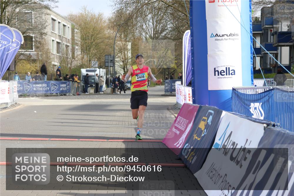 12.04.2026 - 45. Internationalen Wilhelmsburger Insellauf Strokosch-Dieckow http://msf.ph/oto/9450616 12.04.2026 10:06:27 Ziel 2408 meine-sportfotos.de
