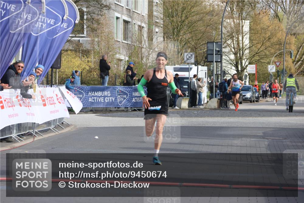 12.04.2026 - 45. Internationalen Wilhelmsburger Insellauf Strokosch-Dieckow http://msf.ph/oto/9450674 12.04.2026 10:06:53 Ziel 4077 meine-sportfotos.de