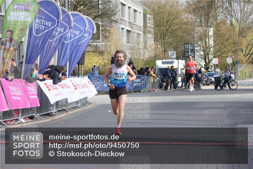 12.04.2026 - 45. Internationalen Wilhelmsburger Insellauf Strokosch-Dieckow http://msf.ph/oto/9450750 12.04.2026 10:07:02 Ziel 3521 meine-sportfotos.de