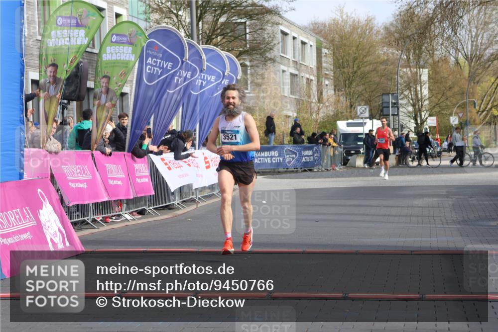 12.04.2026 - 45. Internationalen Wilhelmsburger Insellauf Strokosch-Dieckow http://msf.ph/oto/9450766 12.04.2026 10:07:03 Ziel 3521 meine-sportfotos.de