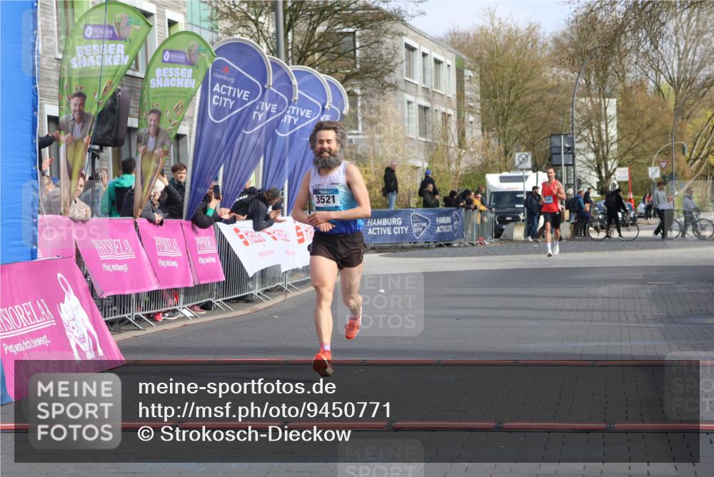 12.04.2026 - 45. Internationalen Wilhelmsburger Insellauf Strokosch-Dieckow http://msf.ph/oto/9450771 12.04.2026 10:07:03 Ziel 3521 meine-sportfotos.de