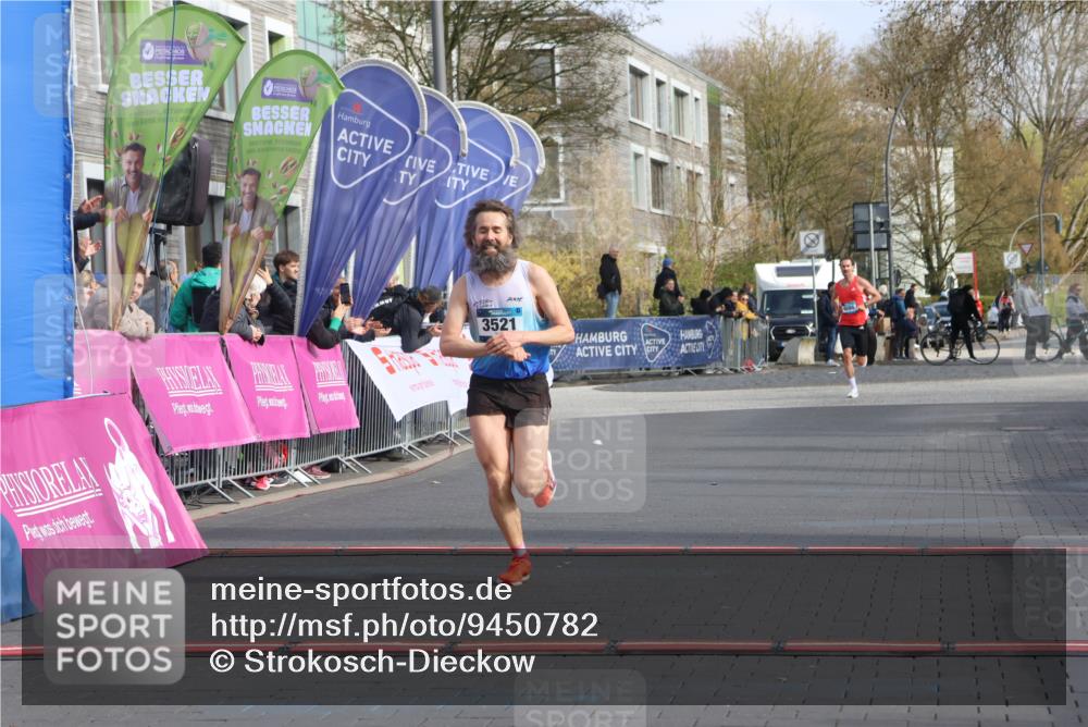 12.04.2026 - 45. Internationalen Wilhelmsburger Insellauf Strokosch-Dieckow http://msf.ph/oto/9450782 12.04.2026 10:07:03 Ziel 3521 meine-sportfotos.de