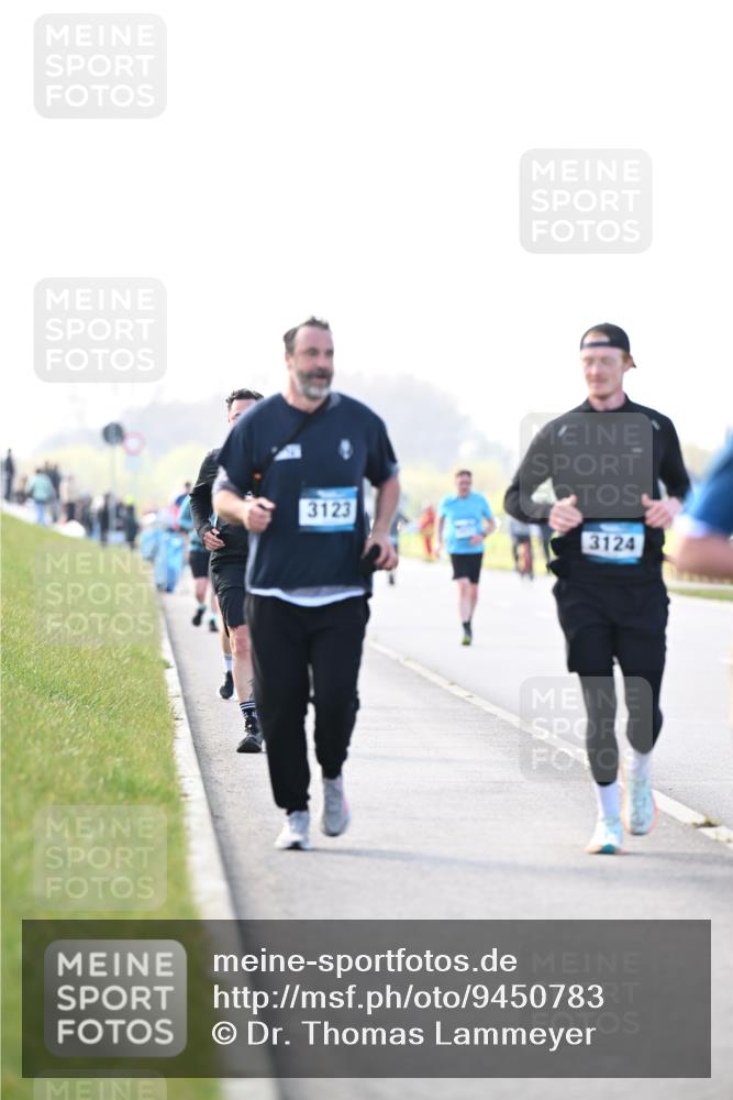 12.04.2026 - 45. Internationalen Wilhelmsburger Insellauf Dr. Thomas Lammeyer http://msf.ph/oto/9450783 12.04.2026 10:45:46 Laufen 3123, 3124 meine-sportfotos.de