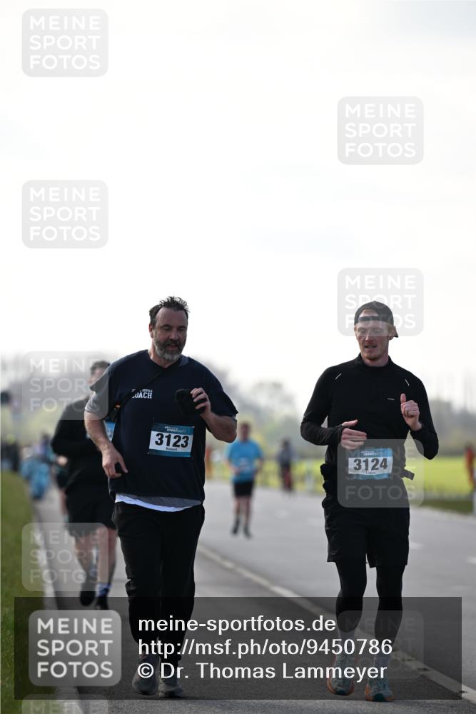 12.04.2026 - 45. Internationalen Wilhelmsburger Insellauf Dr. Thomas Lammeyer http://msf.ph/oto/9450786 12.04.2026 10:45:47 Laufen 3123, 3124 meine-sportfotos.de