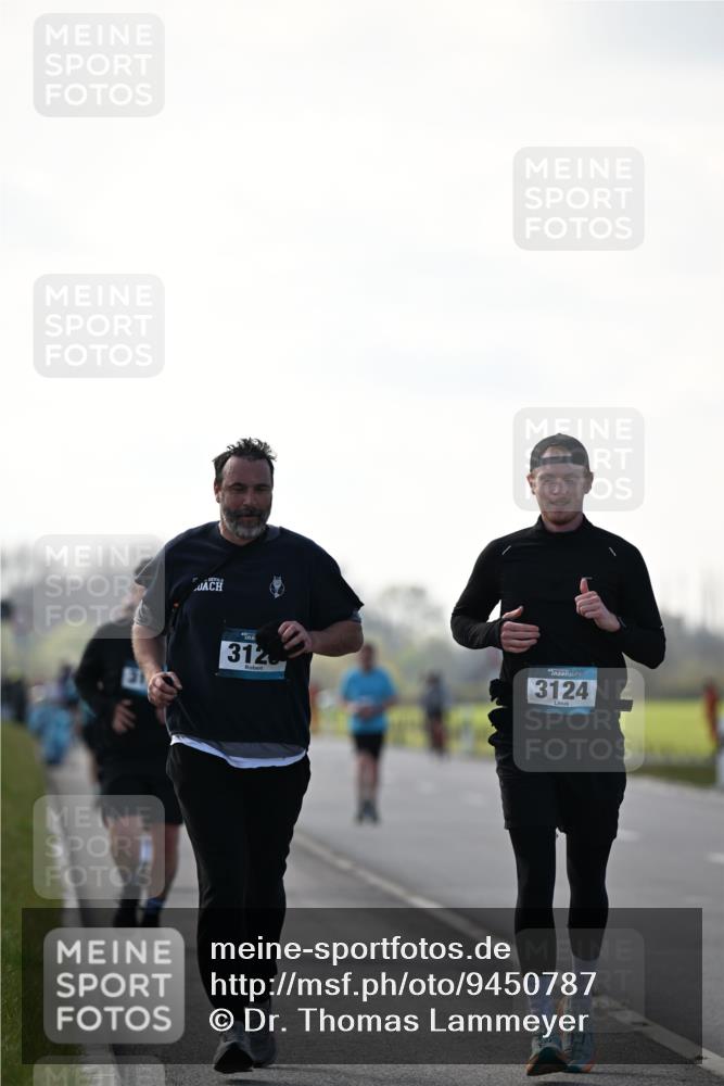 12.04.2026 - 45. Internationalen Wilhelmsburger Insellauf Dr. Thomas Lammeyer http://msf.ph/oto/9450787 12.04.2026 10:45:47 Laufen 3120, 3124 meine-sportfotos.de