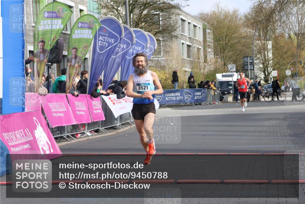 12.04.2026 - 45. Internationalen Wilhelmsburger Insellauf Strokosch-Dieckow http://msf.ph/oto/9450788 12.04.2026 10:07:03 Ziel 3521 meine-sportfotos.de