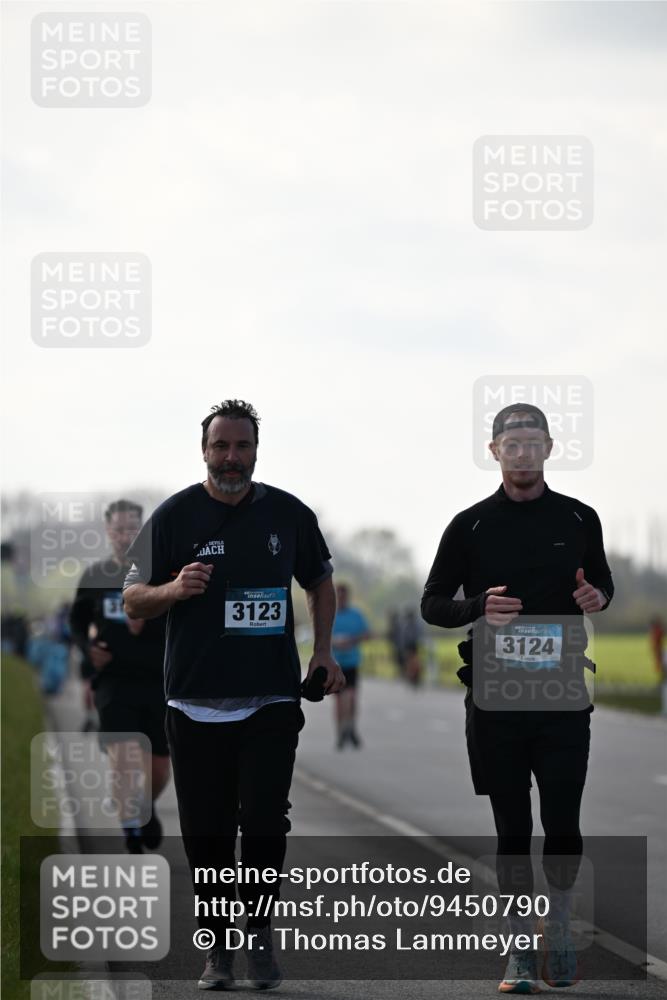 12.04.2026 - 45. Internationalen Wilhelmsburger Insellauf Dr. Thomas Lammeyer http://msf.ph/oto/9450790 12.04.2026 10:45:48 Laufen 3123, 3124 meine-sportfotos.de