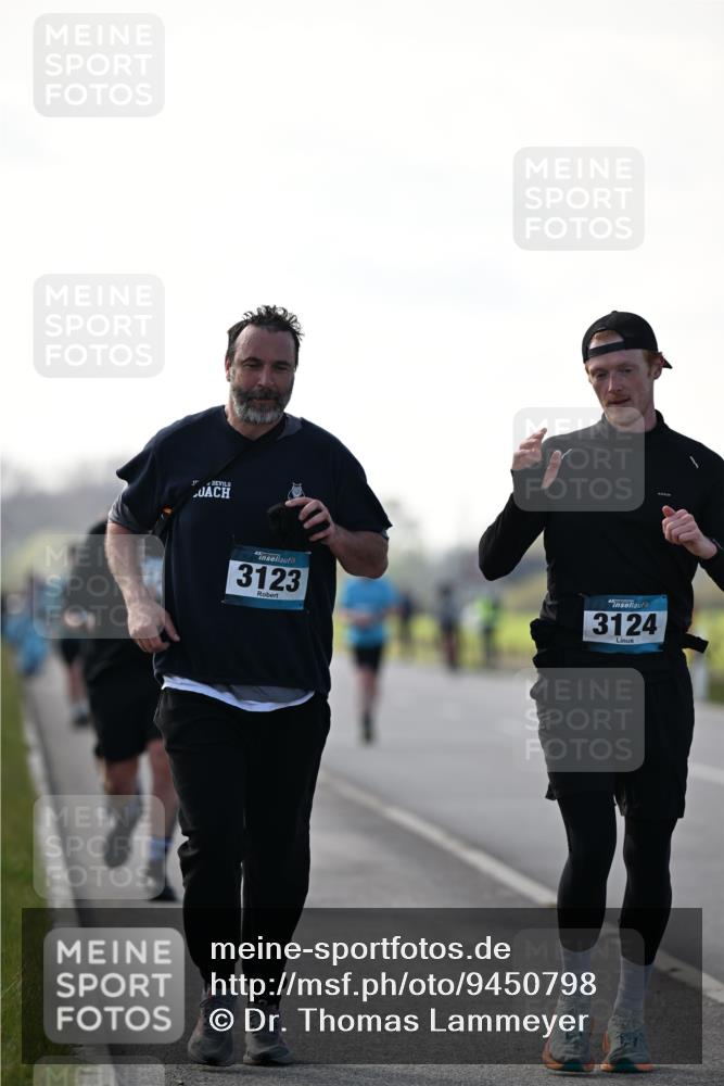 12.04.2026 - 45. Internationalen Wilhelmsburger Insellauf Dr. Thomas Lammeyer http://msf.ph/oto/9450798 12.04.2026 10:45:49 Laufen 3123, 45, 3124 meine-sportfotos.de