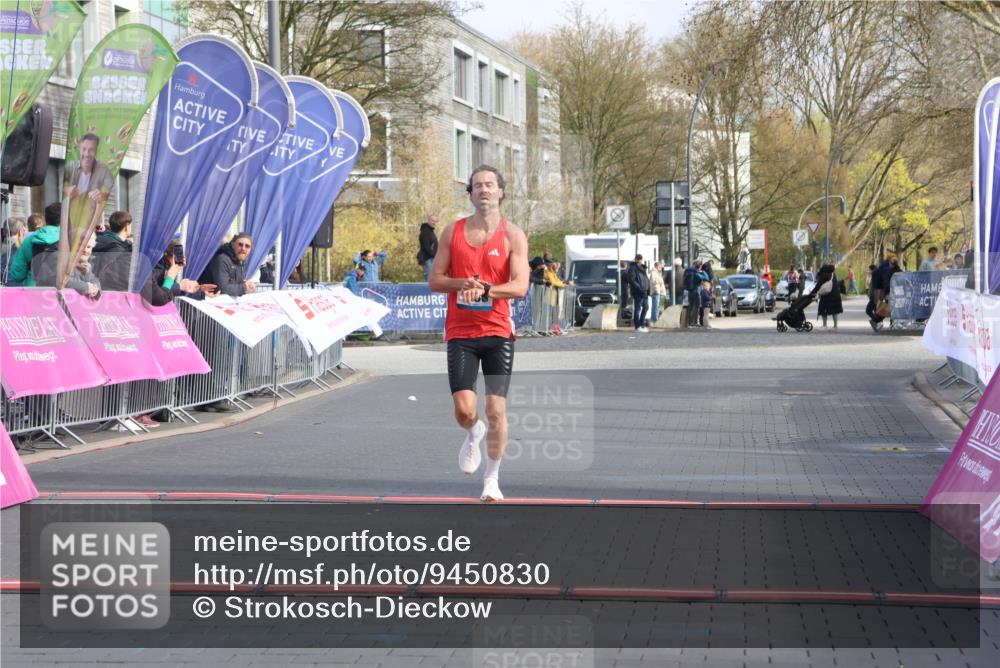 12.04.2026 - 45. Internationalen Wilhelmsburger Insellauf Strokosch-Dieckow http://msf.ph/oto/9450830 12.04.2026 10:07:08 Ziel 4086 meine-sportfotos.de
