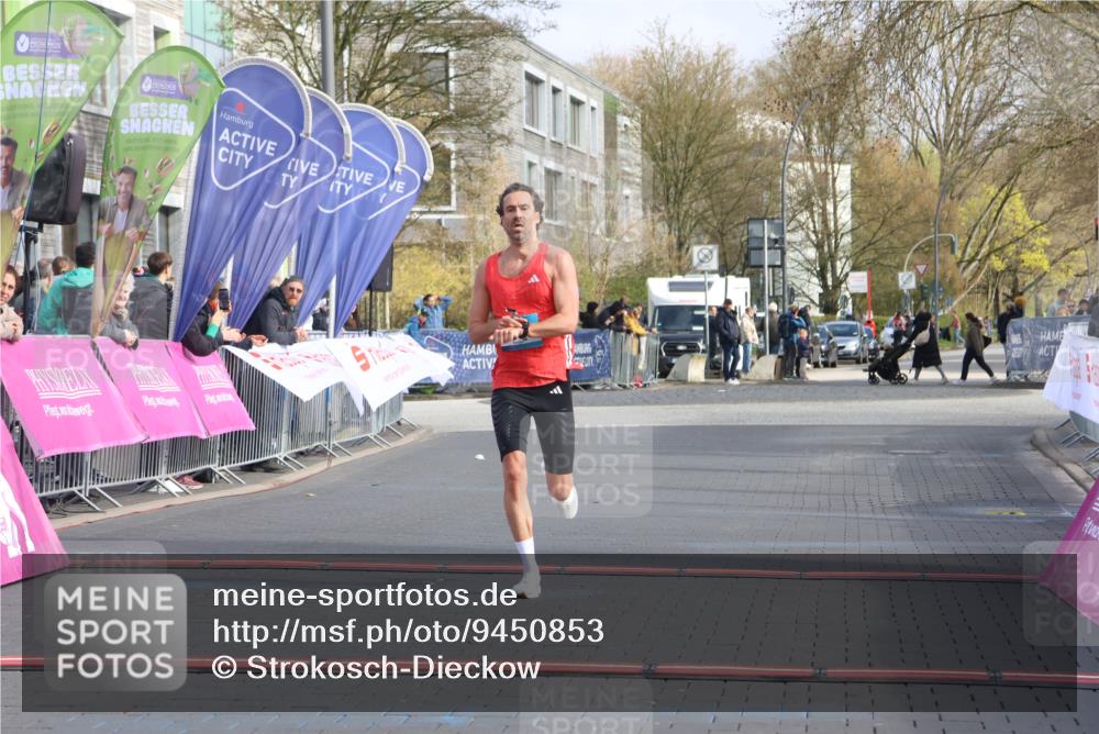 12.04.2026 - 45. Internationalen Wilhelmsburger Insellauf Strokosch-Dieckow http://msf.ph/oto/9450853 12.04.2026 10:07:08 Ziel 4086 meine-sportfotos.de