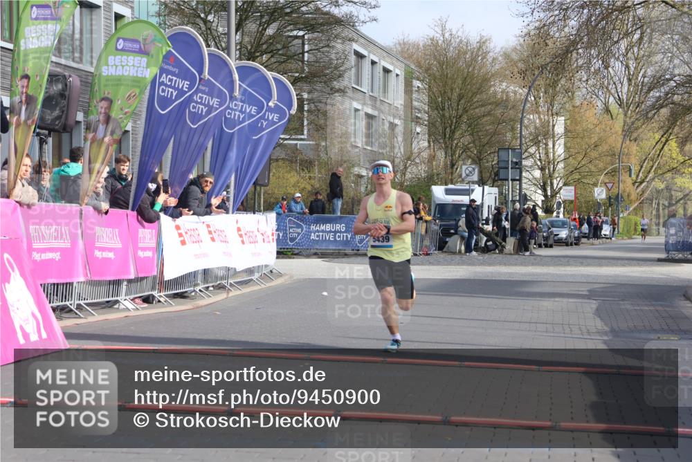 12.04.2026 - 45. Internationalen Wilhelmsburger Insellauf Strokosch-Dieckow http://msf.ph/oto/9450900 12.04.2026 10:07:31 Ziel 5439 meine-sportfotos.de