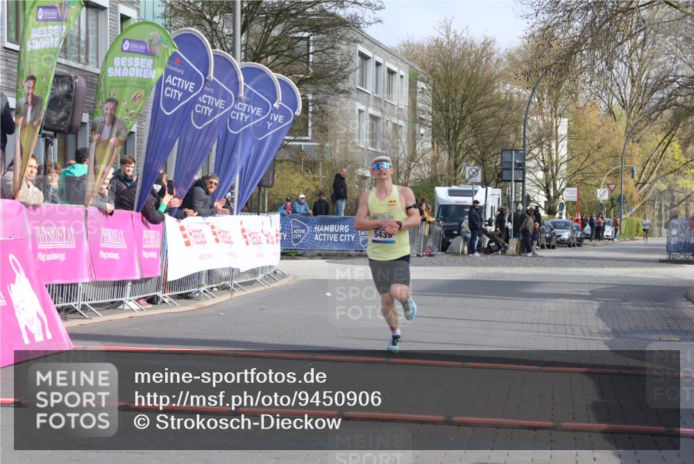 12.04.2026 - 45. Internationalen Wilhelmsburger Insellauf Strokosch-Dieckow http://msf.ph/oto/9450906 12.04.2026 10:07:31 Ziel 5439 meine-sportfotos.de