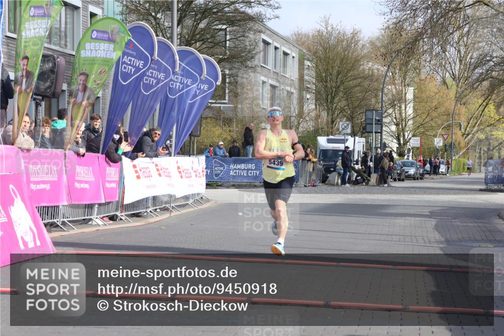 12.04.2026 - 45. Internationalen Wilhelmsburger Insellauf Strokosch-Dieckow http://msf.ph/oto/9450918 12.04.2026 10:07:31 Ziel 5439 meine-sportfotos.de